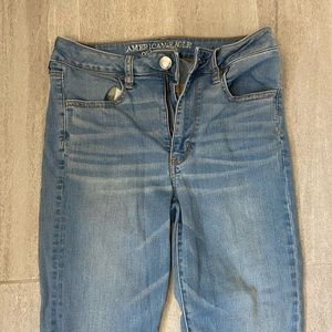 Light Wash American Eagle Skinny Jeans